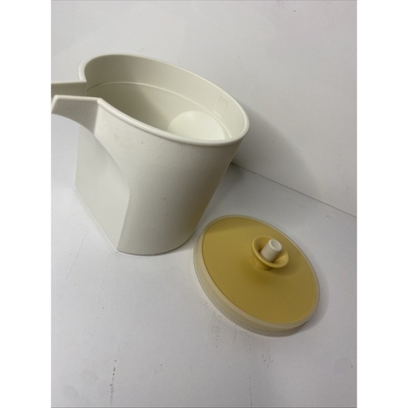 Vtg Tupperware Creamer with Push n Seal Top /‎ Cream Yellow #1414 - Picture 8 of 9